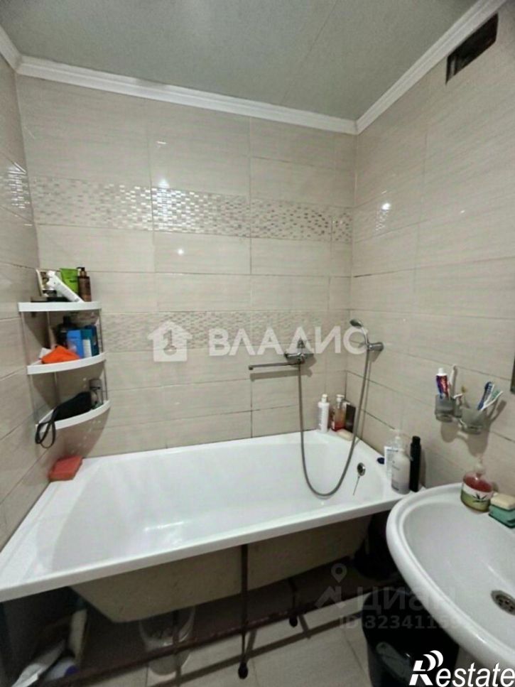 4-комн квартира мкр 8, 3,  д. 3