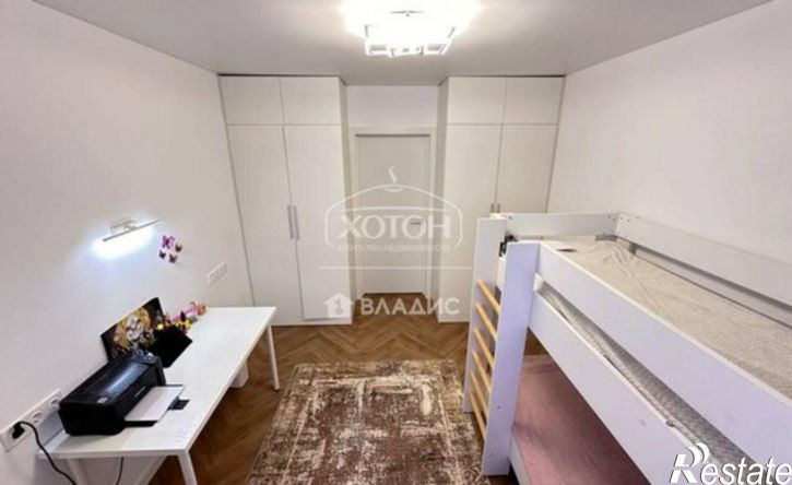 3-комн квартира мкр 8, 56,  д. 56