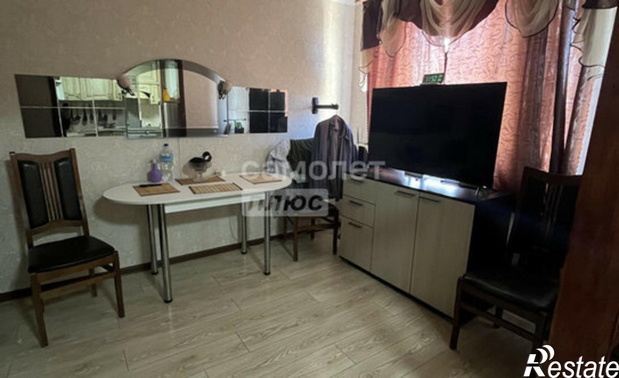 Купить квартиру за 4 500 000 рублей на 10-й микрорайон, 15 к1