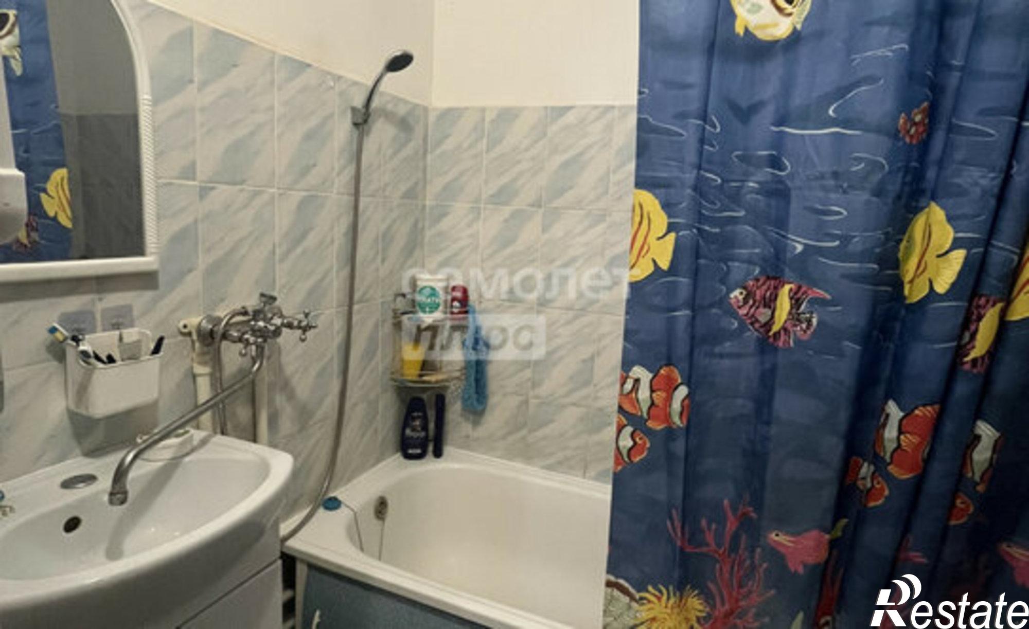 Купить квартиру за 4 500 000 рублей на 10-й микрорайон, 15 к1