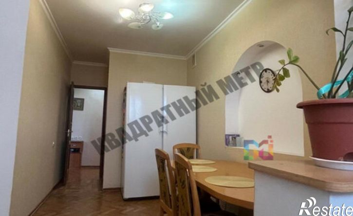 4-комн квартира мкр 5, 8,  д. 8