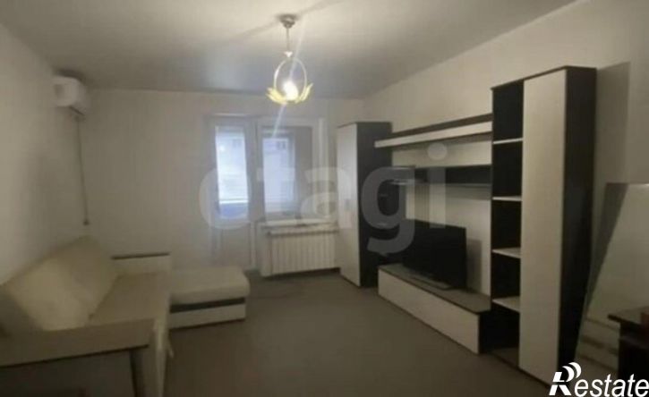 2-комн квартира мкр 8, 65,  д. 65