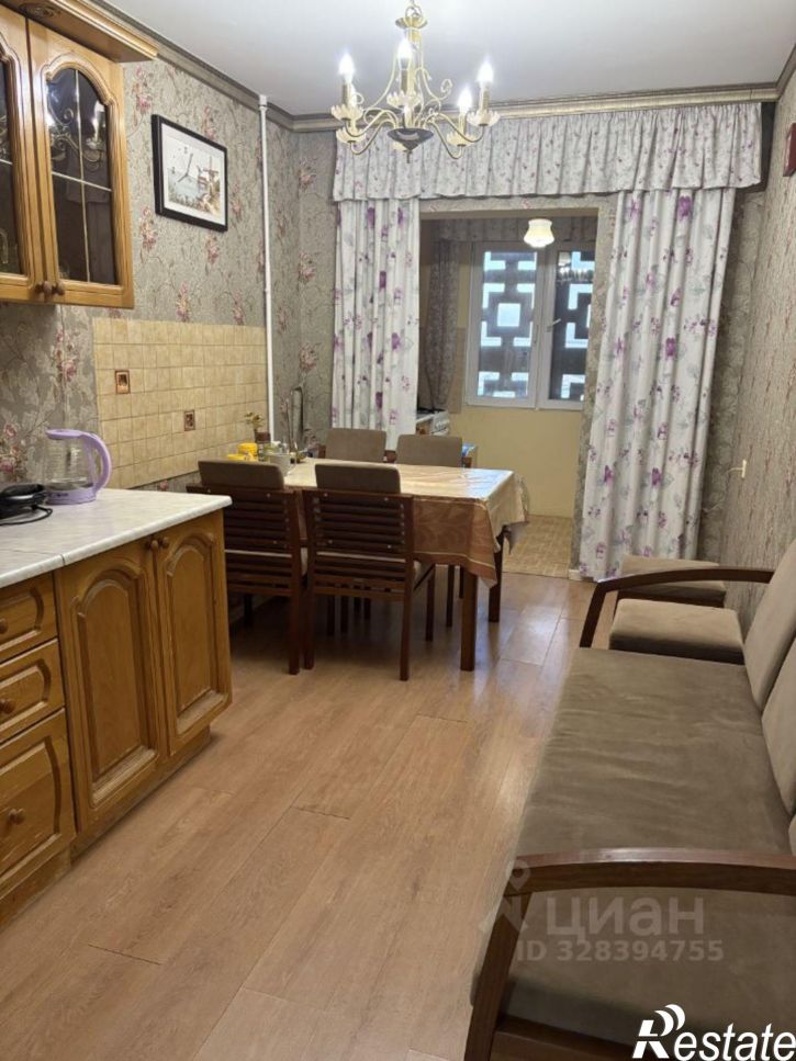 4-комн квартира мкр 8, 54,  д. 54