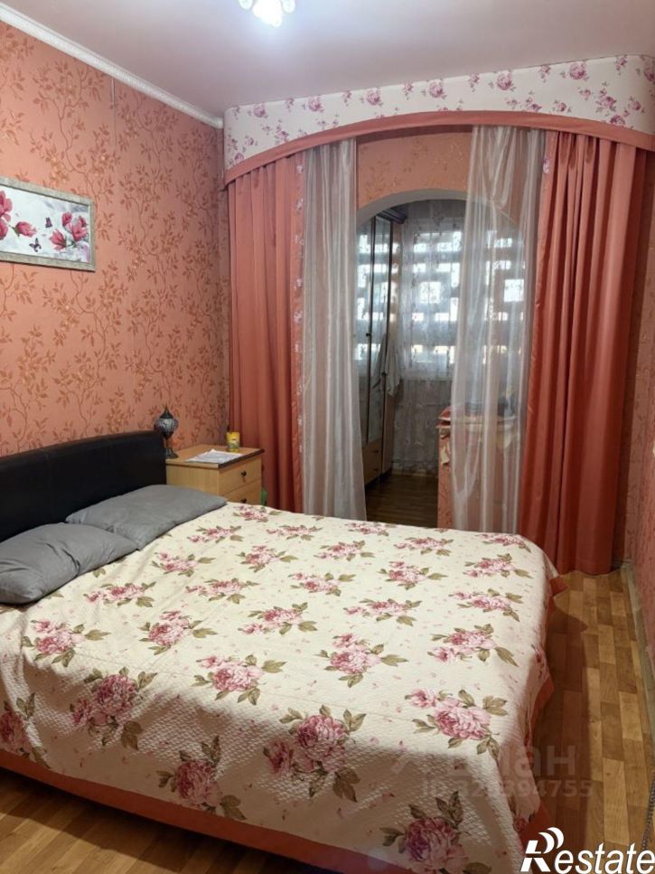 4-комн квартира мкр 8, 54,  д. 54
