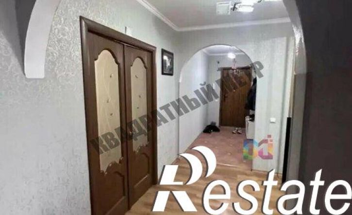 4-комн квартира мкр 8, 18,  д. 18